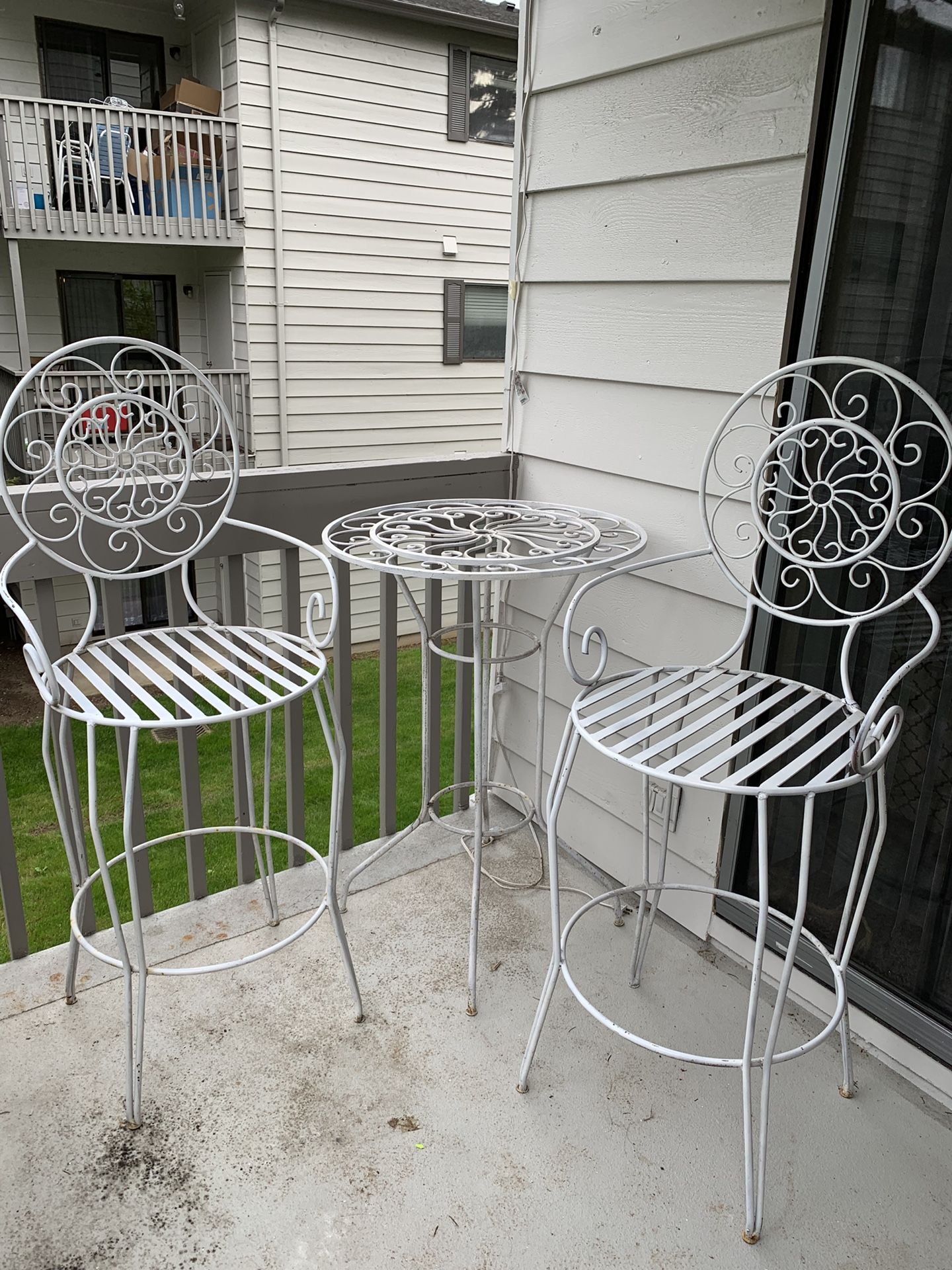 Antique White Iron Tall Bistro Set