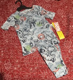 Boys Marvel Super Heroes Pajama Sz 6 New $7