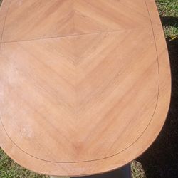 nice used kitchen table & 2 chairs