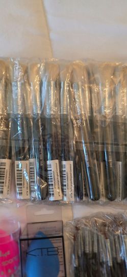 Ktb brushes and blending sponge