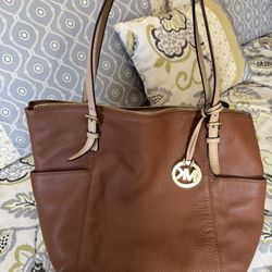 Michael Kors  Tote Uses