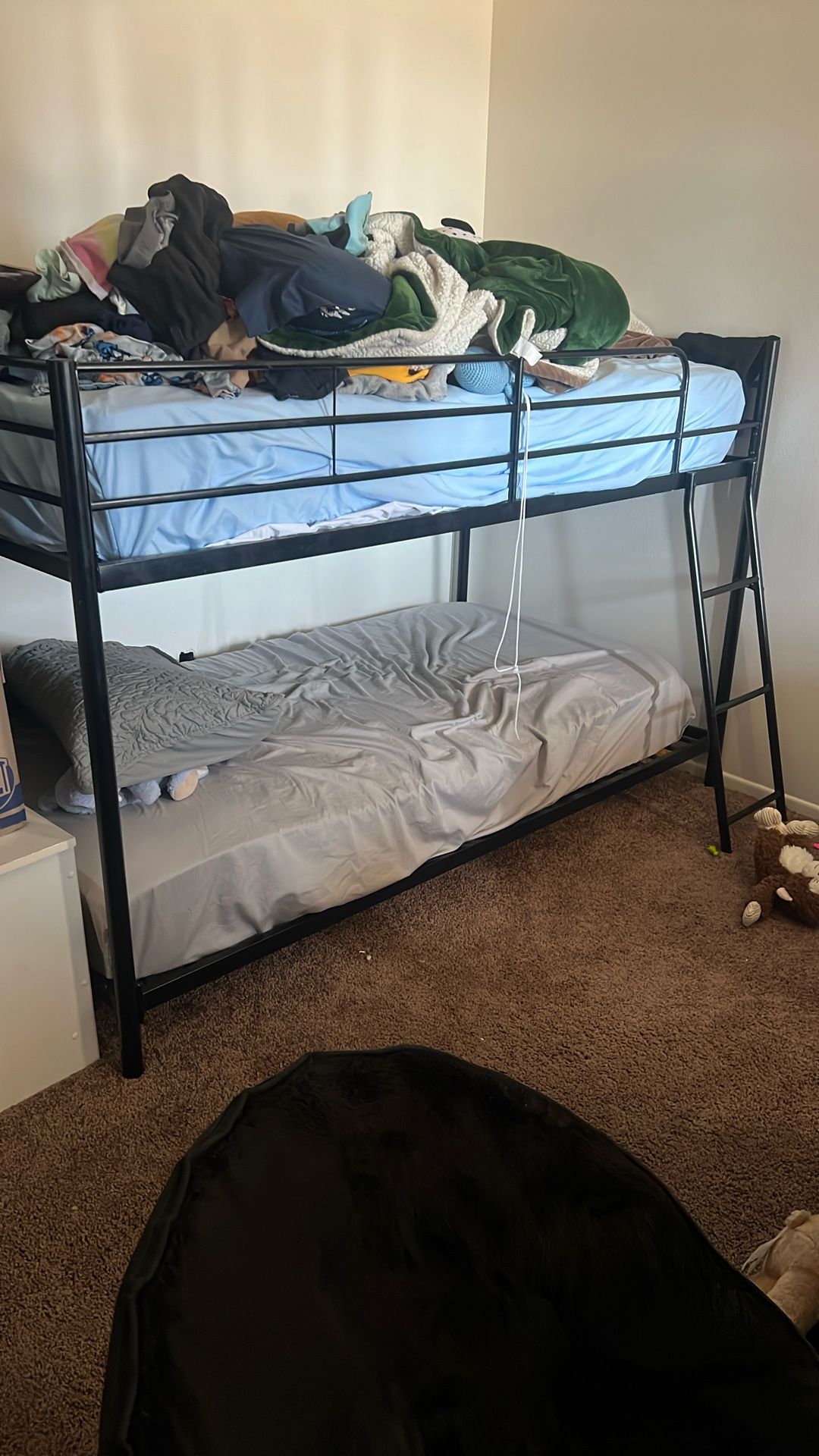 Twin Bunkbeds