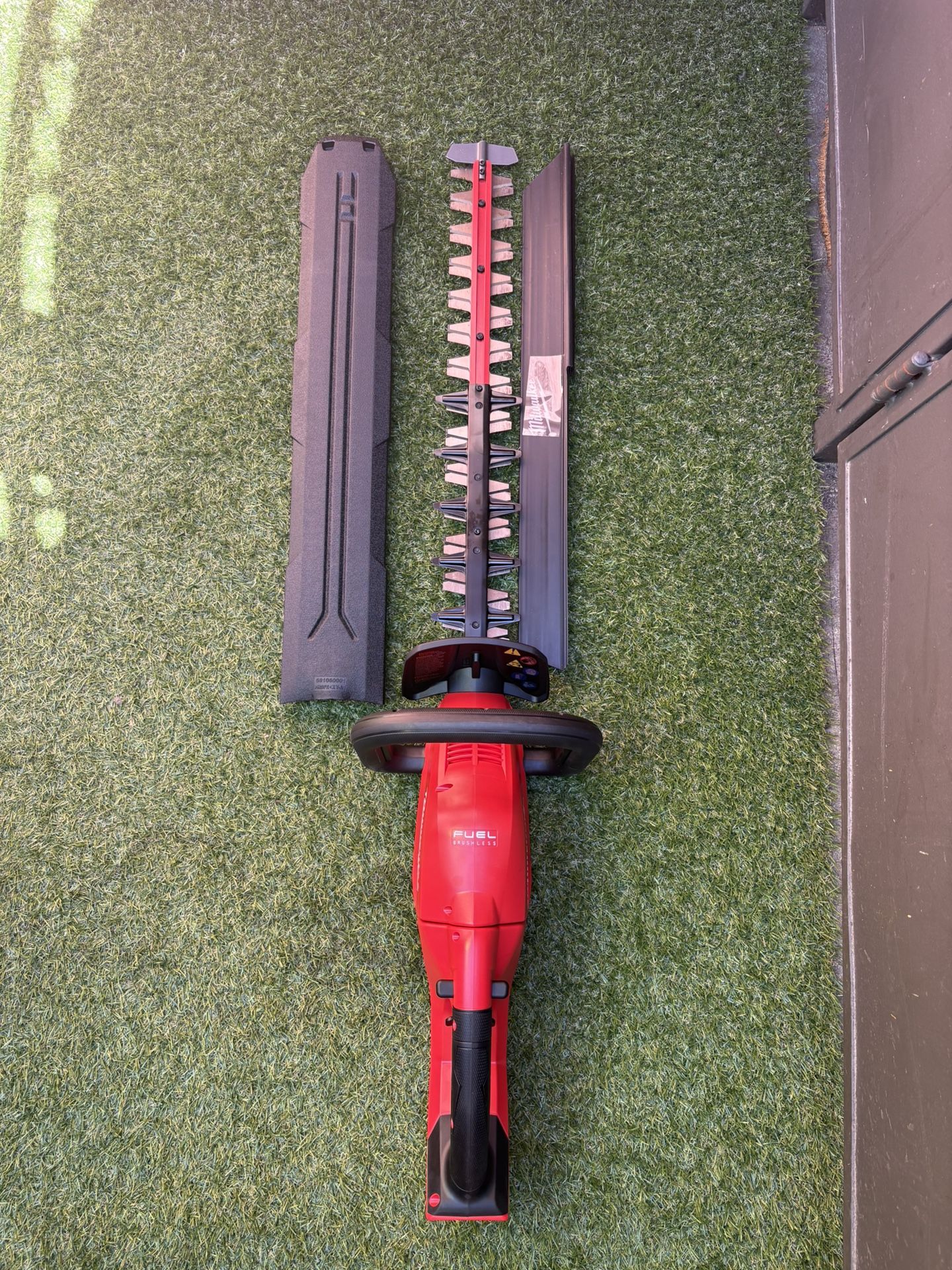 Milwaukee M18 FUEL 18-Volt 24 in. Brushless Cordless Battery Powered Hedge Trimmer (Tool-Only)
