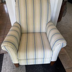 La-Z-Boy Riley Push Back Fabric Recliner in Excellent Condition - Non Smoker - 33” w x 36” d unreclined x 19 1/2” seat height 