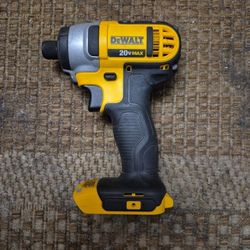 Dealt 20v  (DCF885)