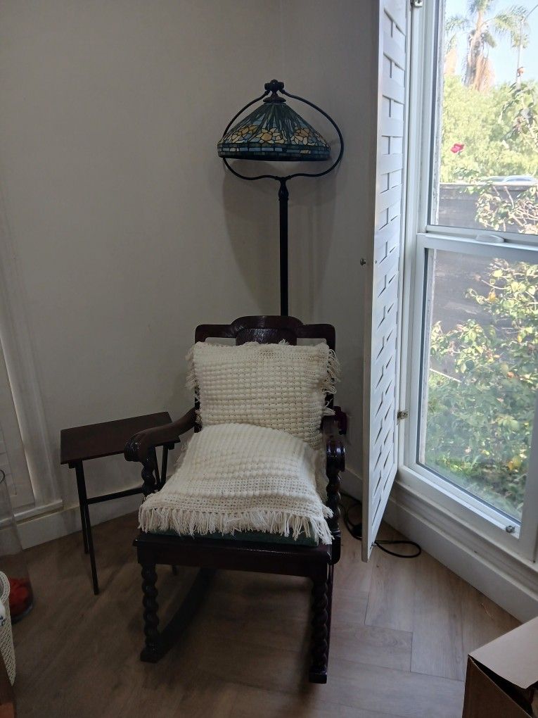 Antique Lamp& chair