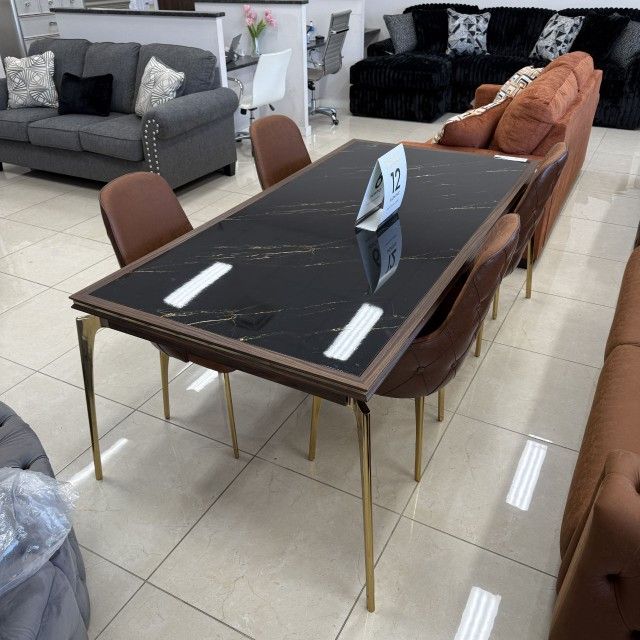 MONTEGO DINING ROOM SET