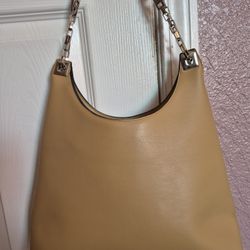 Beautiful Ladies Purse It's New Good Condition 