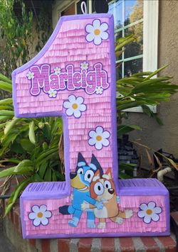 Glo's Custom Made Piñatas