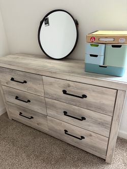 White/gray dresser
