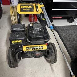 Dewalt 3000 PSI / 2.5GPM Honda Powered Pressure Washer