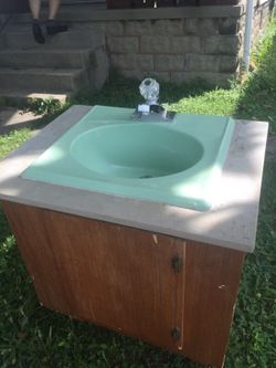 Free vintage mint green bath sink