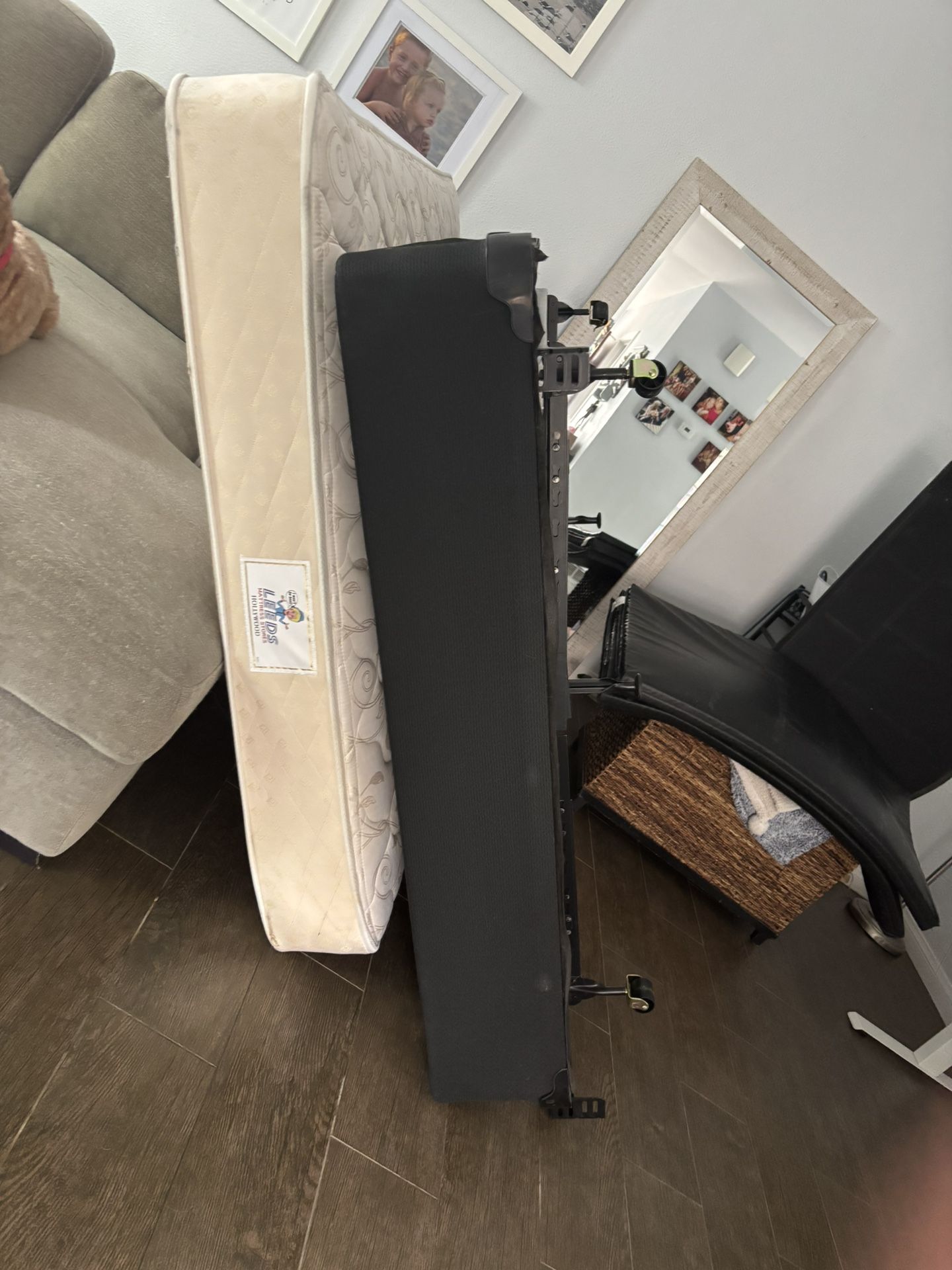 Full Mattress, Frame and Box Spring