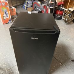 Galanz Mini Fridge 