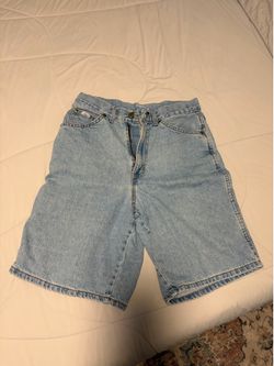 Chic jean shorts size 10 (comparable to size 29 men’s)