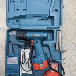 Makita 6222D Cordless 3/8" Power Drill and Charger BRAND NEW NEVER USED
