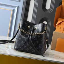 LOUIS VUITTON NÉONOÉ BB
