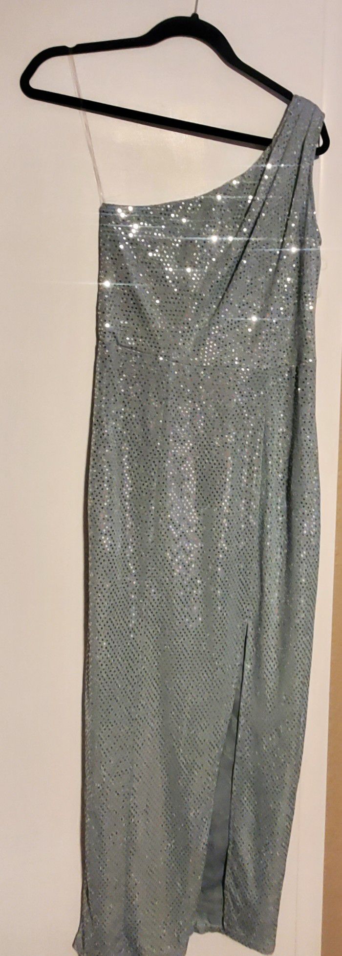 One shoulder dress with sequins. Prom, Dance, Event.