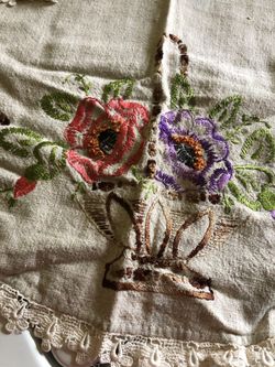 Vintage oval table runner