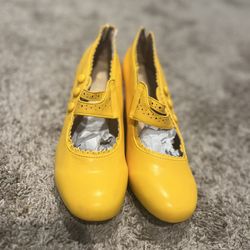 Yellow kitten heel pumps