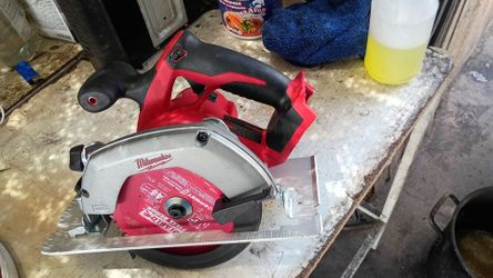 Milwaukee 6.1/2  circular saw tool only