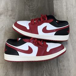 Jordan 1 low reverse bred toe size 10.5