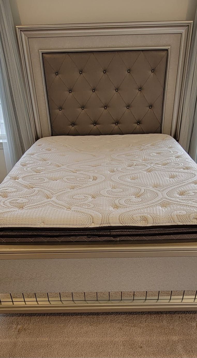 Queen Bed With Mattress From Rooms To Go