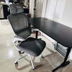 Computer chair and computer table