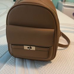 Médium Brown Leather Backpack 