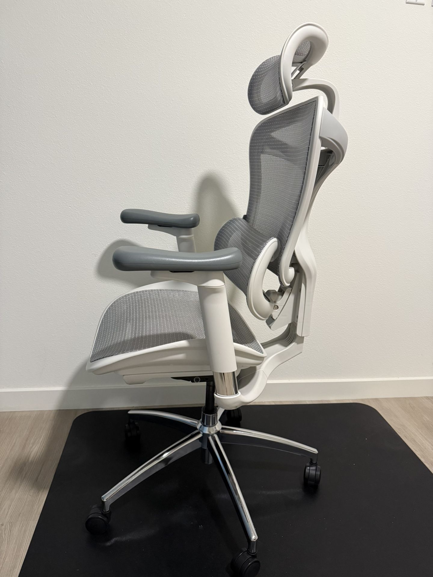 Office Gaming Grey And White Chair with Ultra Soft 3D Armrests