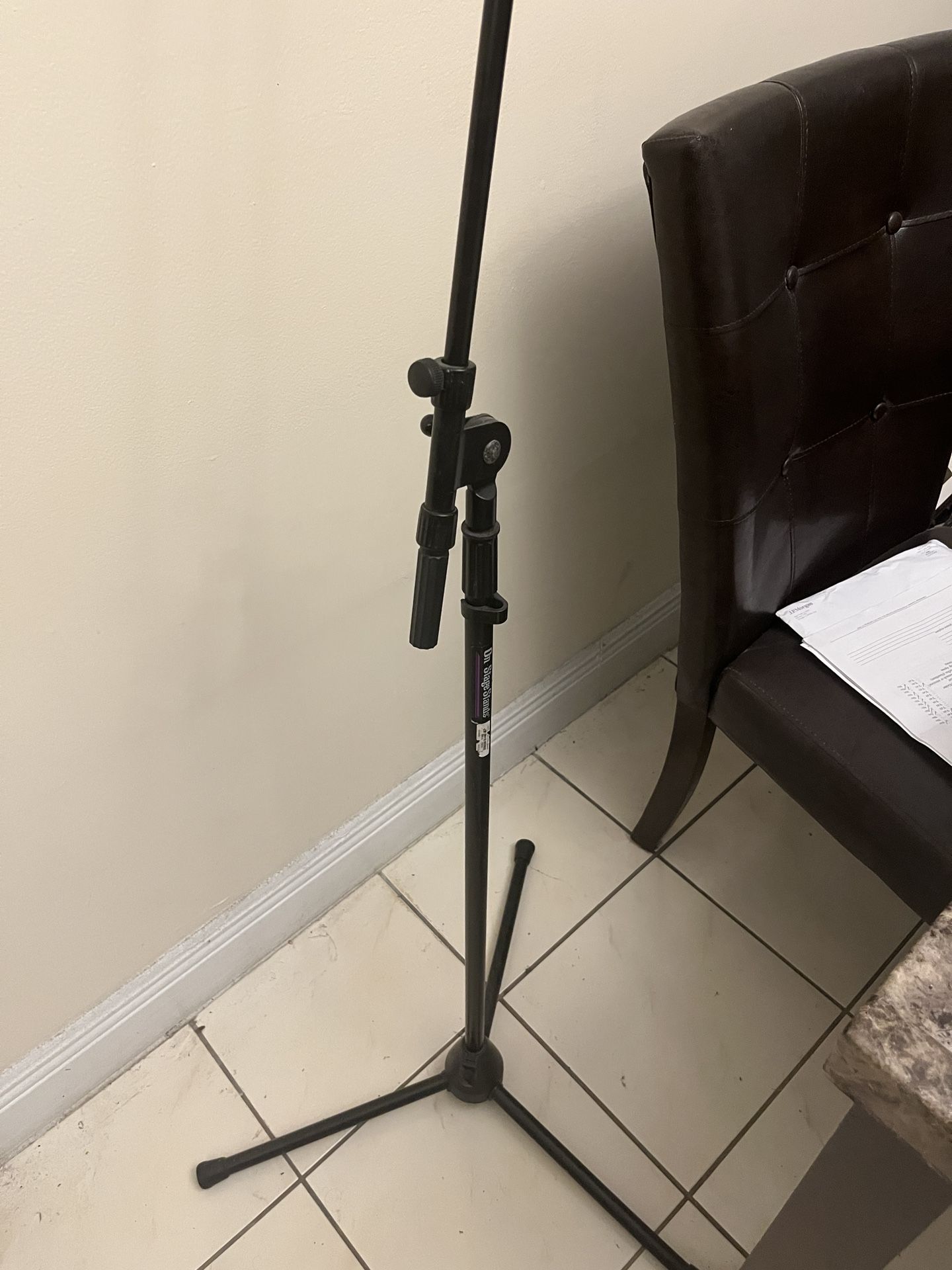 Nice Microphone or tablet stand