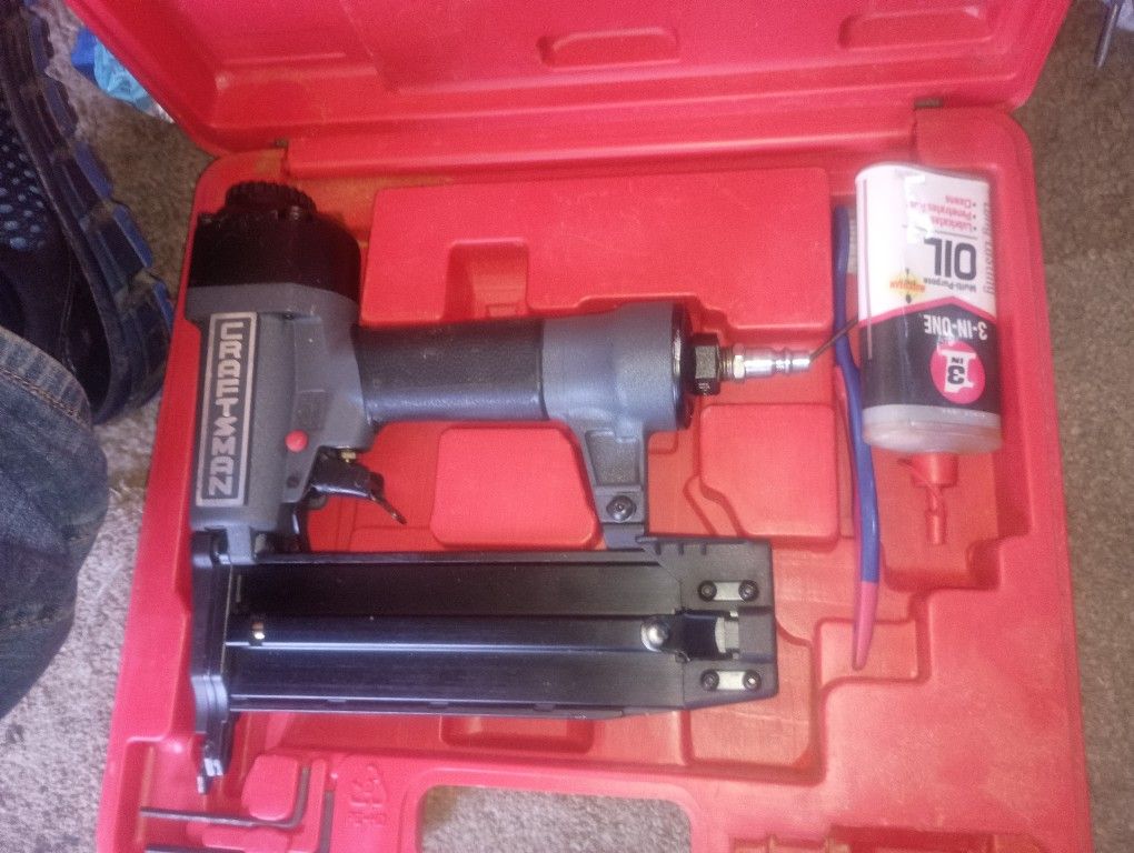 Craftsman 18 gauge nailer w/ case - "SUPER CLEAN"

