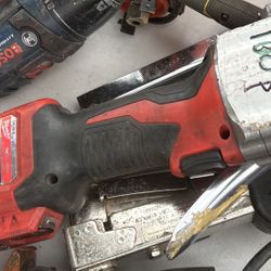 Milwaukee 2550-20 M12 Cordless Rivet Tool. 