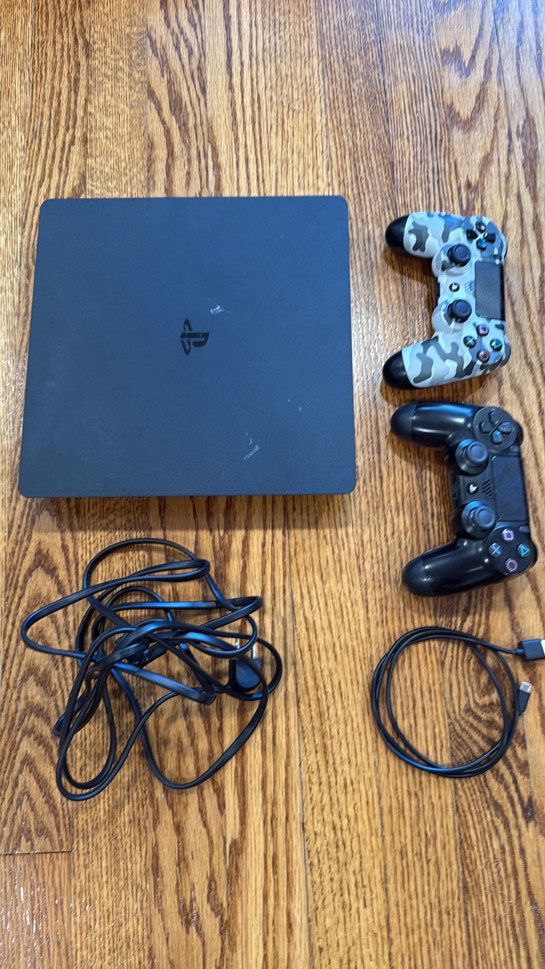 PS4 500GB And Two Controllers
