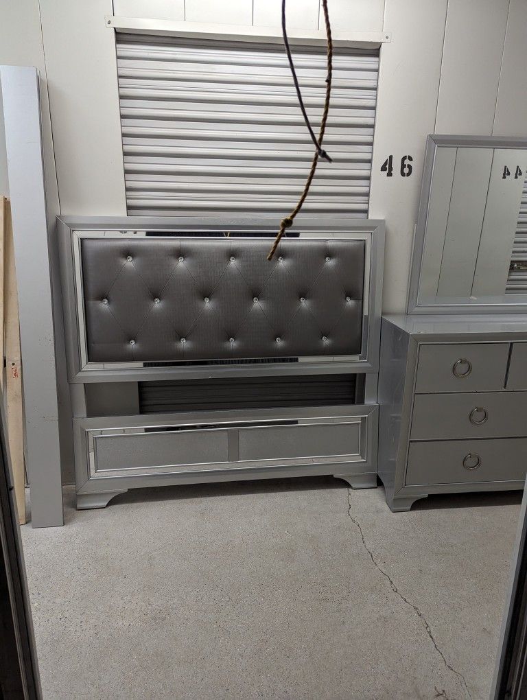 Queen Sz 3pc Bedroom Set