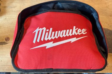 Milwaukee M12 drill and 2 batteries