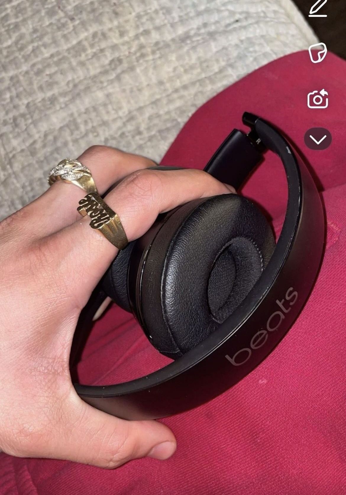 Beats Solo Pro 