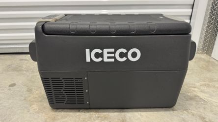 ICECO 32-Quart Portable Freezer Cooler - Used