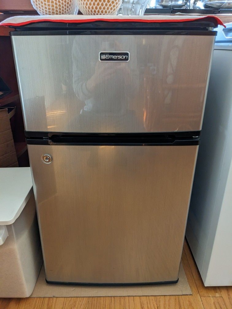 Emerson Mini Fridge With Separate Freezer Section Used Excellent Condition