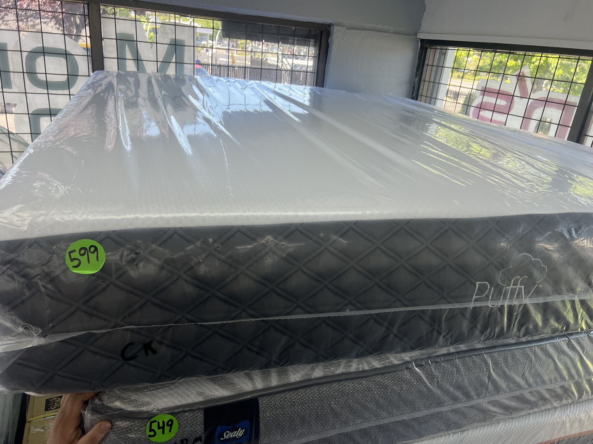 CALIFORNIA KING SIZE PUFFY MATTRESS & BOX SPRINGS BED SET