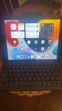 Apple iPad with Keyboard Case