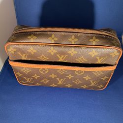 Louis Vuitton Monograma Canvas