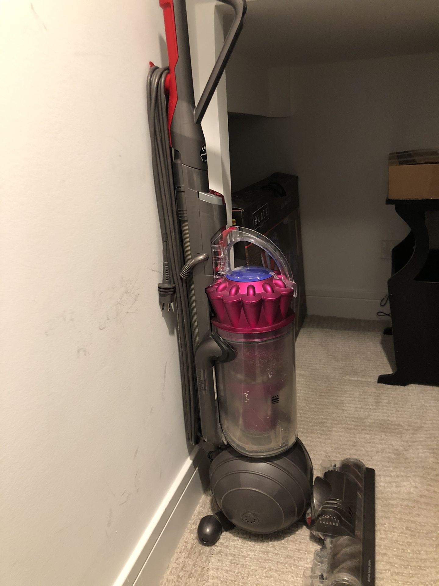 DYSON VACUUM! NEEDS HEAD BRUSH REPLACED