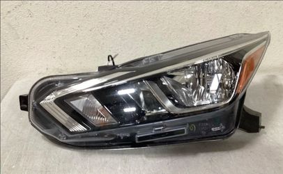 2020-2021 Nissan Versa Halogen Headlight LEFT Used OEM