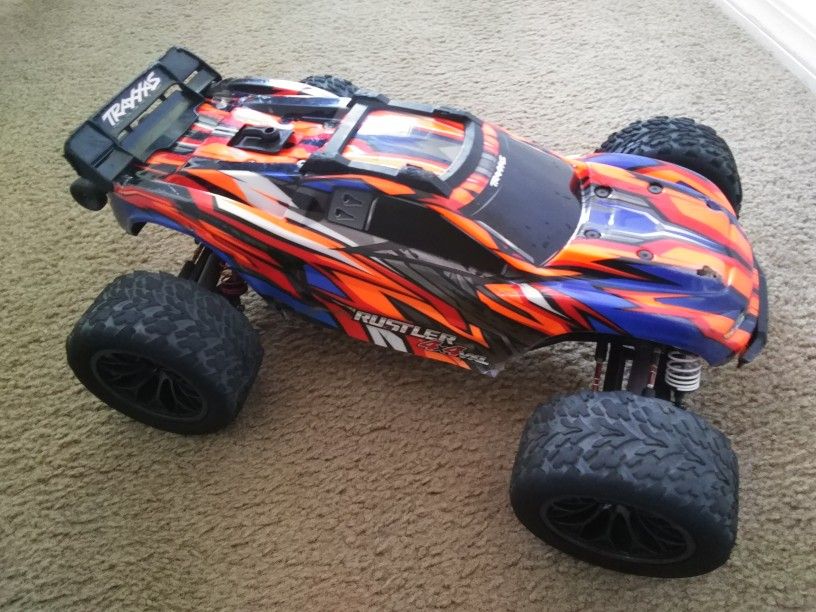 RC Traxxas Rustler 4x4 And Good Condition $350 Or Best Offer Come With A Battery No Charger