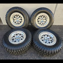 17" KMC rims w/ 33x12.50R17 Ridgecrawler RT tires