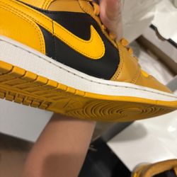 “AIR JORDAN 1 MID WOMANS” CHUTNEY” 