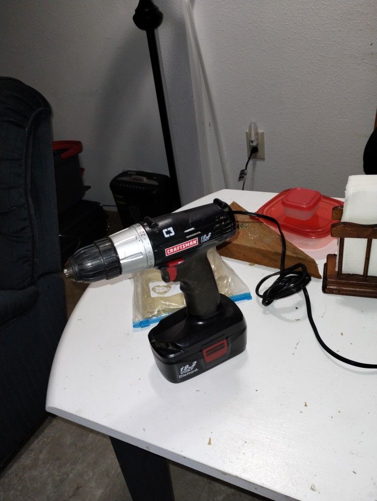 CRAFTSMAN DRILL-- DRIVER + CHARGER