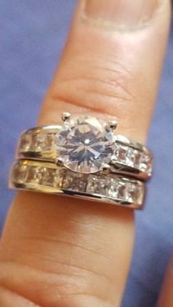 Women's 1.98 CT round cut Diamond simulated ring