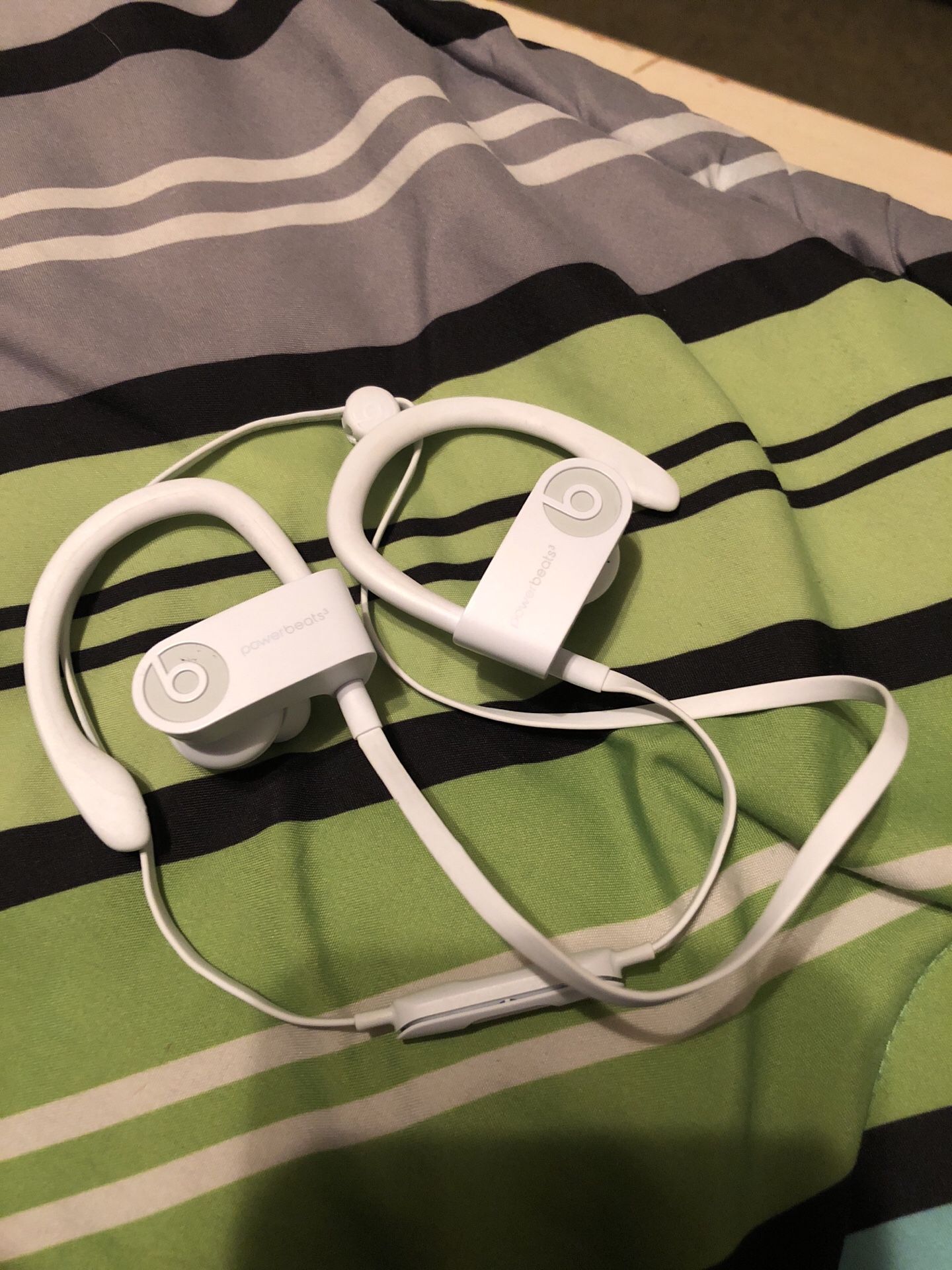 Powerbeats 3
